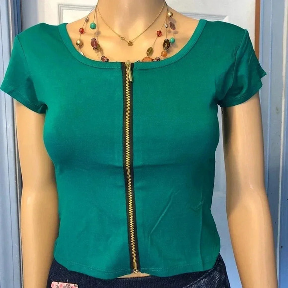 Cute, designed Girl/Women Full Zip Crop top size Xs. - Picture 4 of 5